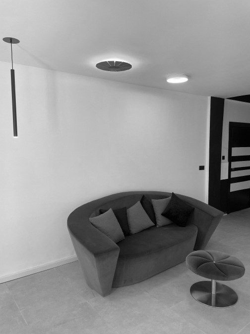 Espace salon du showroom Prismalight à Rabat